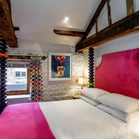 The Castle Han/Misafirhane