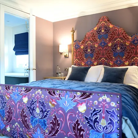 The Castle Han/Misafirhane