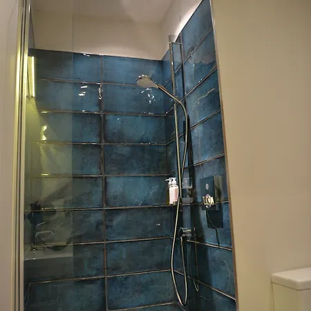 Han/Misafirhane The Castle